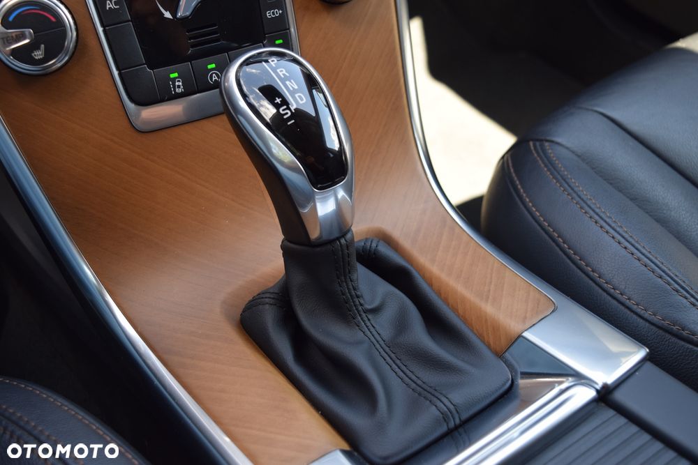 Volvo XC 60 D4 Geartronic Momentum Pro - 19