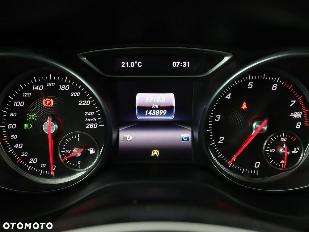 Mercedes-Benz GLA 180 AMG Line - 22