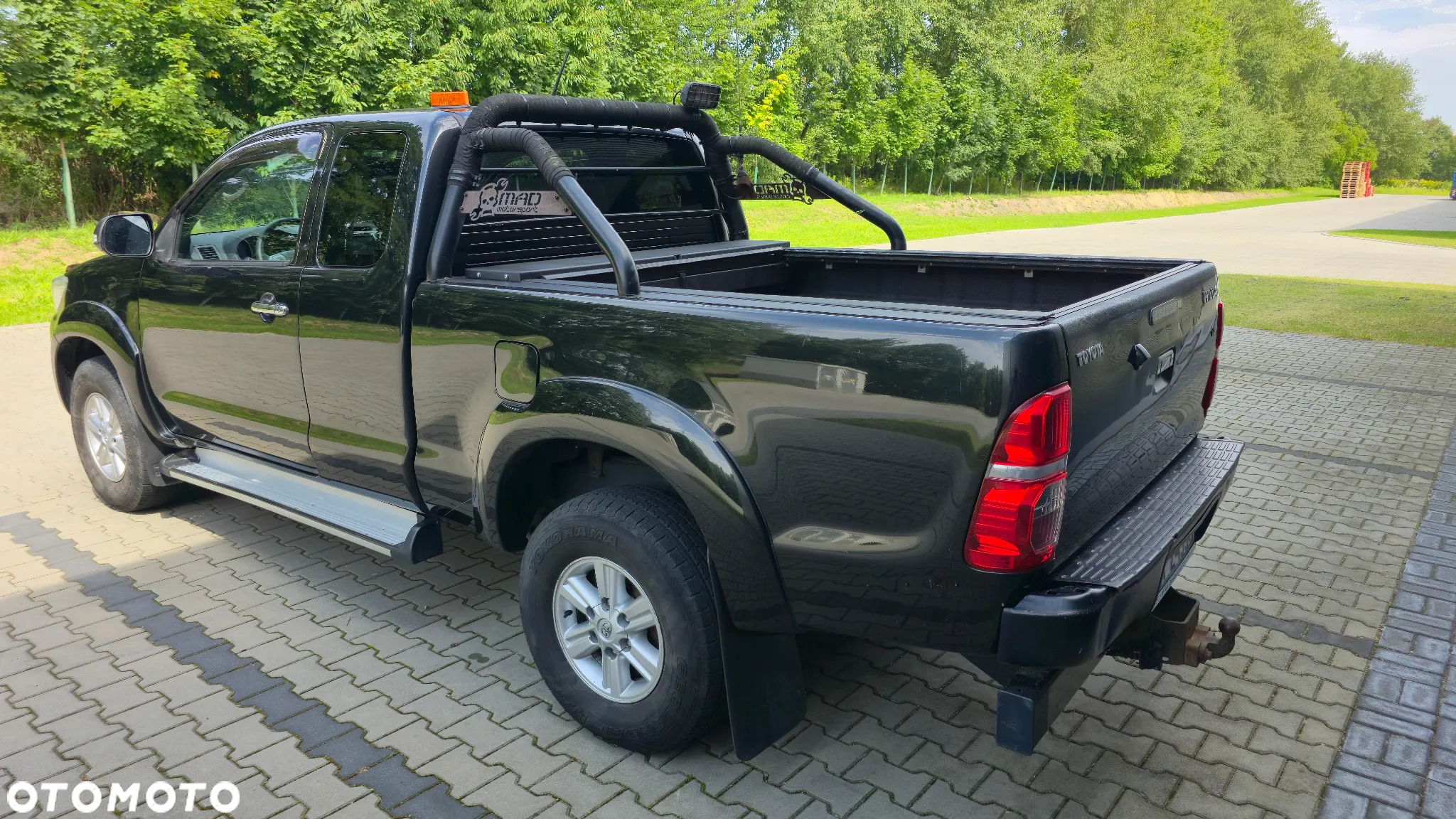 Toyota Hilux 2.5 D-4D SR - 14
