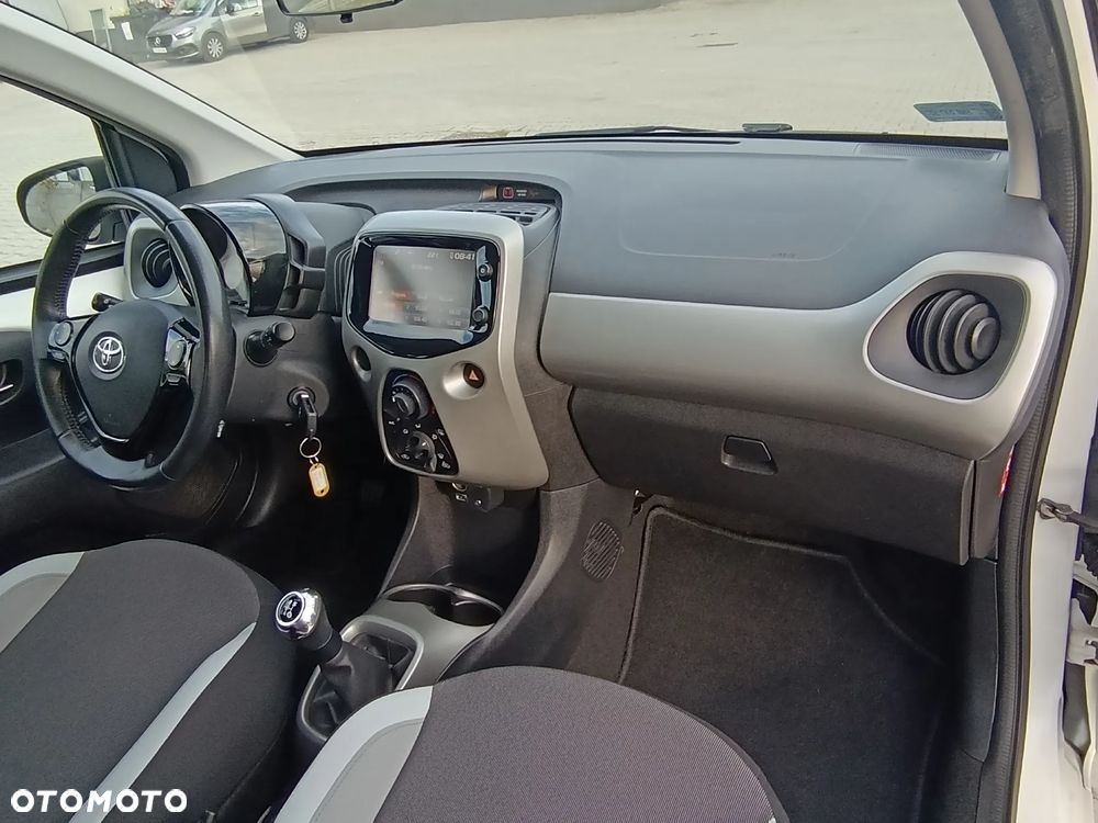 Toyota Aygo x-play - 17