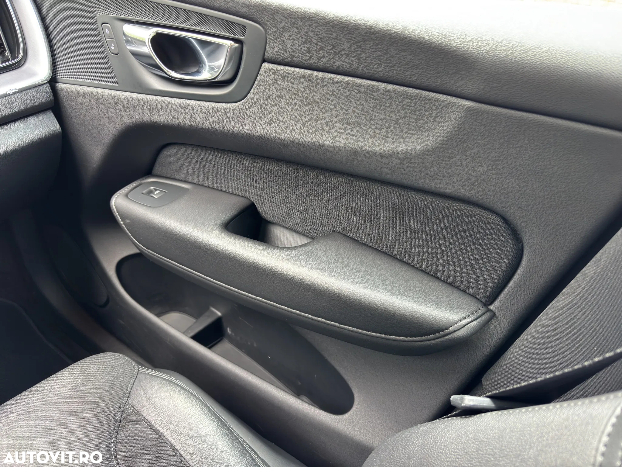 Volvo XC 60 B4 D Geartronic Momentum Pro - 17
