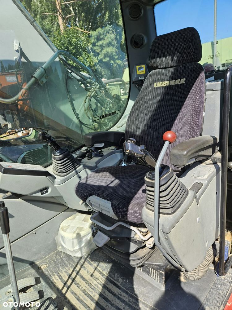 Liebherr R936 - 8
