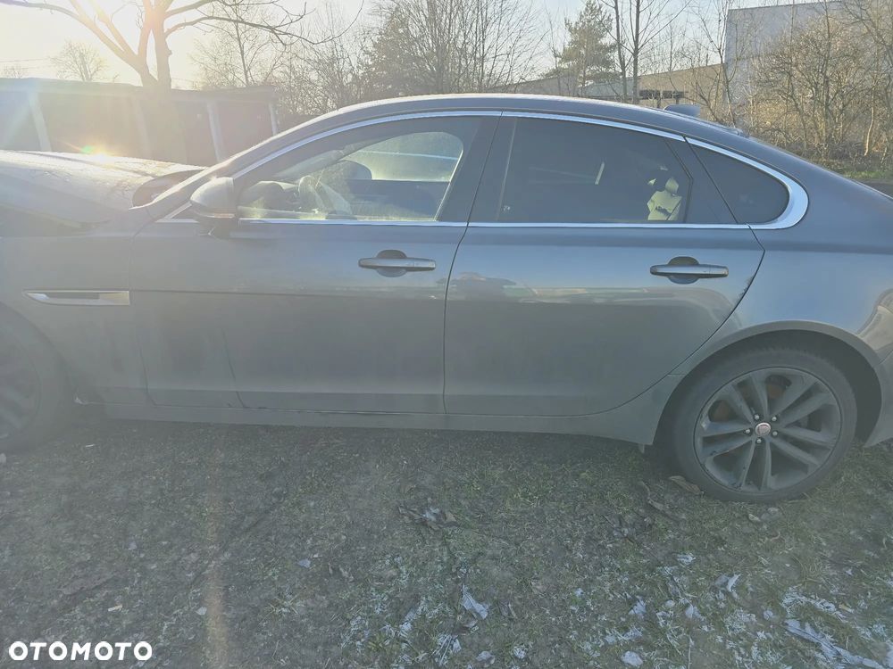 Jaguar XF 2.0 i4D Prestige - 37