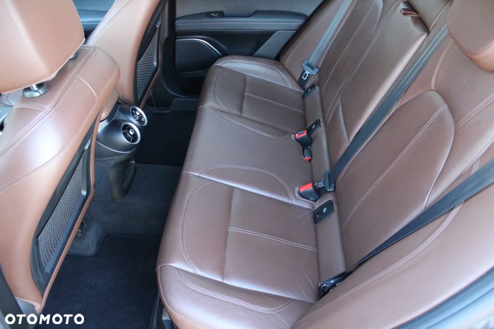 Alfa Romeo Stelvio 2.0 Turbo TI Q4 - 9