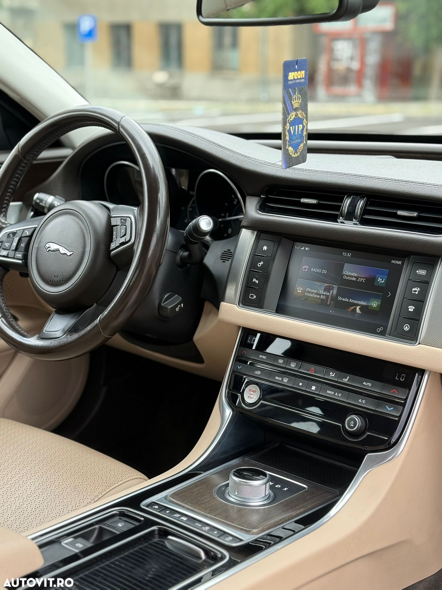 Jaguar XF 20d RWD Pure - 1