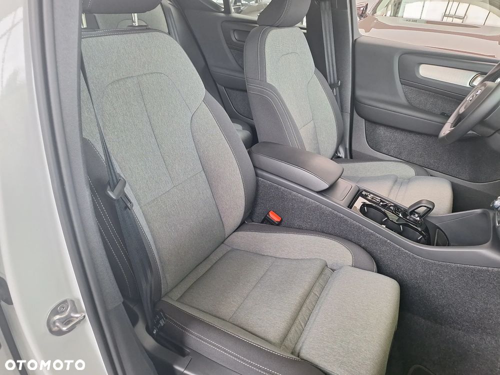 Volvo XC 40 B3 Plus Dark - 14