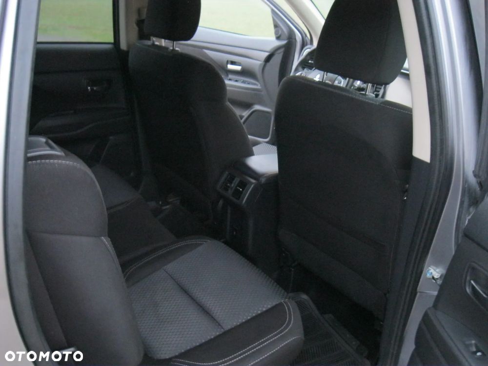 Mitsubishi Outlander 2.4 4WD CVT Instyle - 21