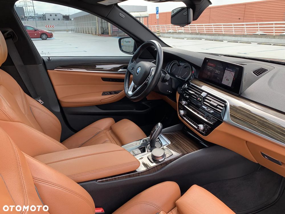 BMW Seria 5 530i xDrive Sport Line - 12