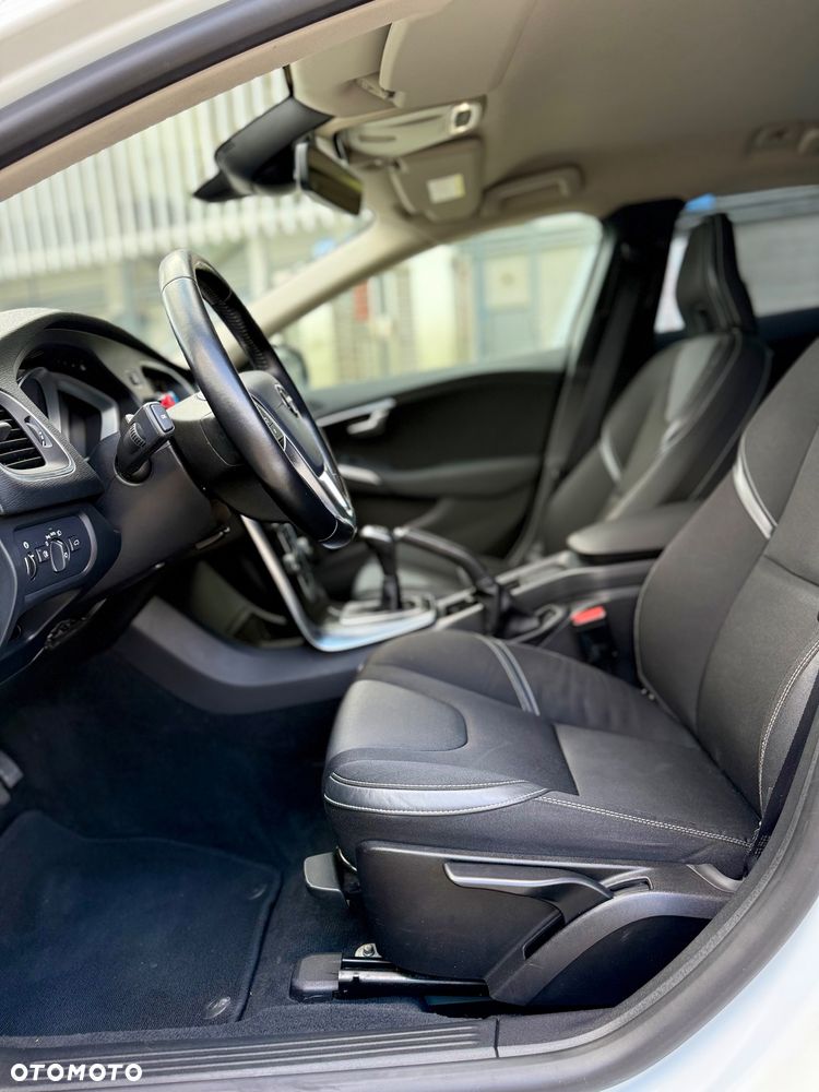 Volvo V40 D2 Drive-E SCR Momentum - 28