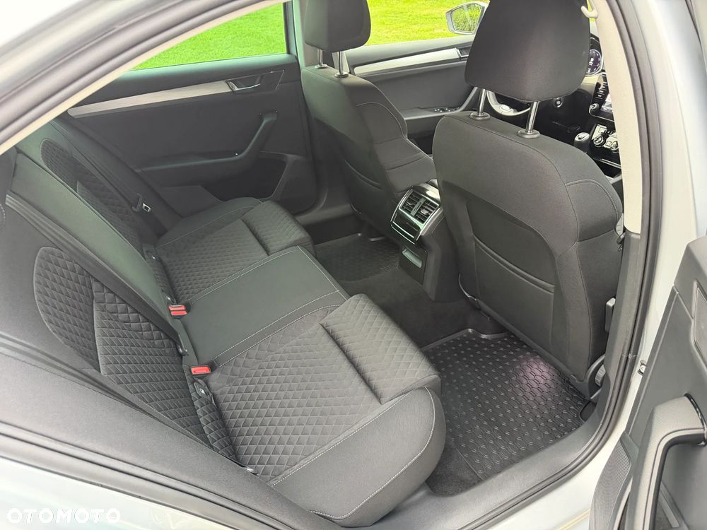 Skoda Superb 2.0 TDI SCR Ambition - 9