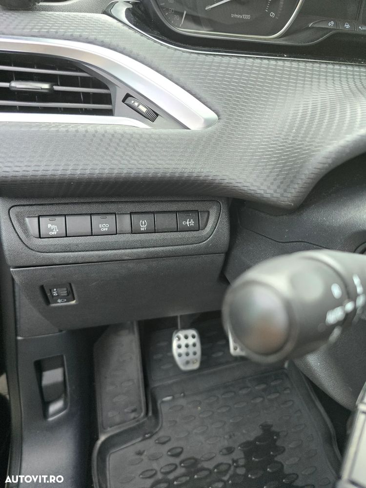 Peugeot 2008 1.6 e-HDi FAP STT Allure - 12