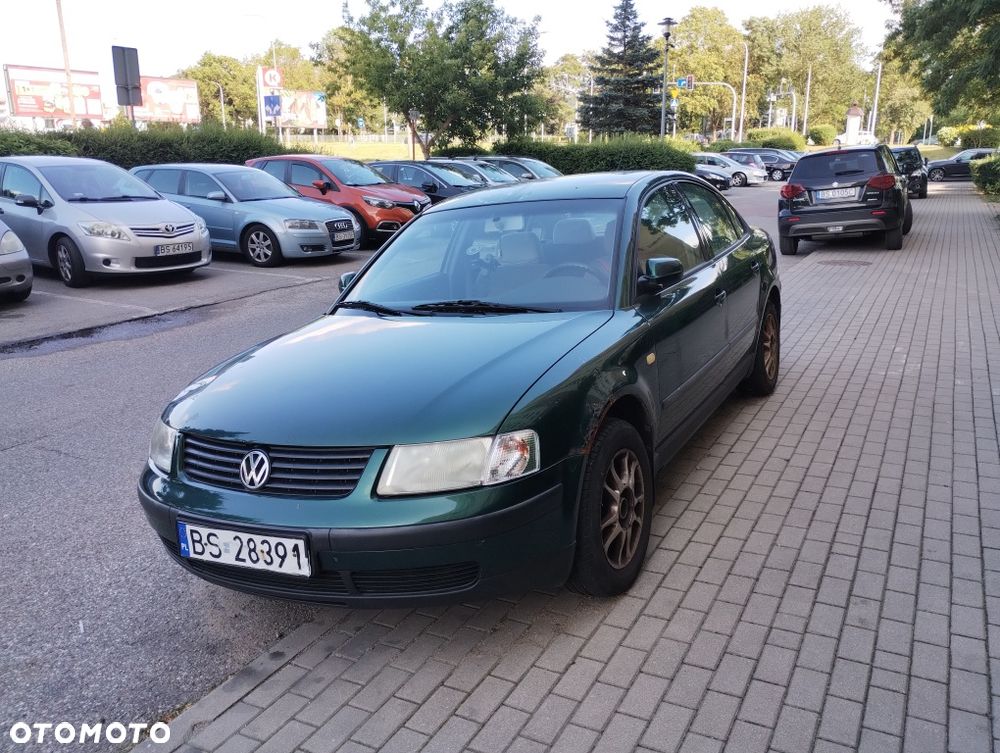 Volkswagen Passat - 1
