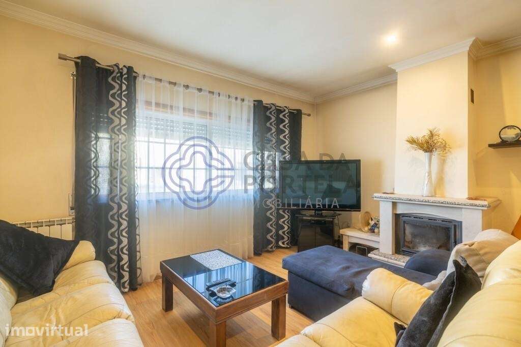 Moradia T4 em Arcozelo | Áreas amplas, varandas, espaço exterior e gar - Grande imagem: 2/46