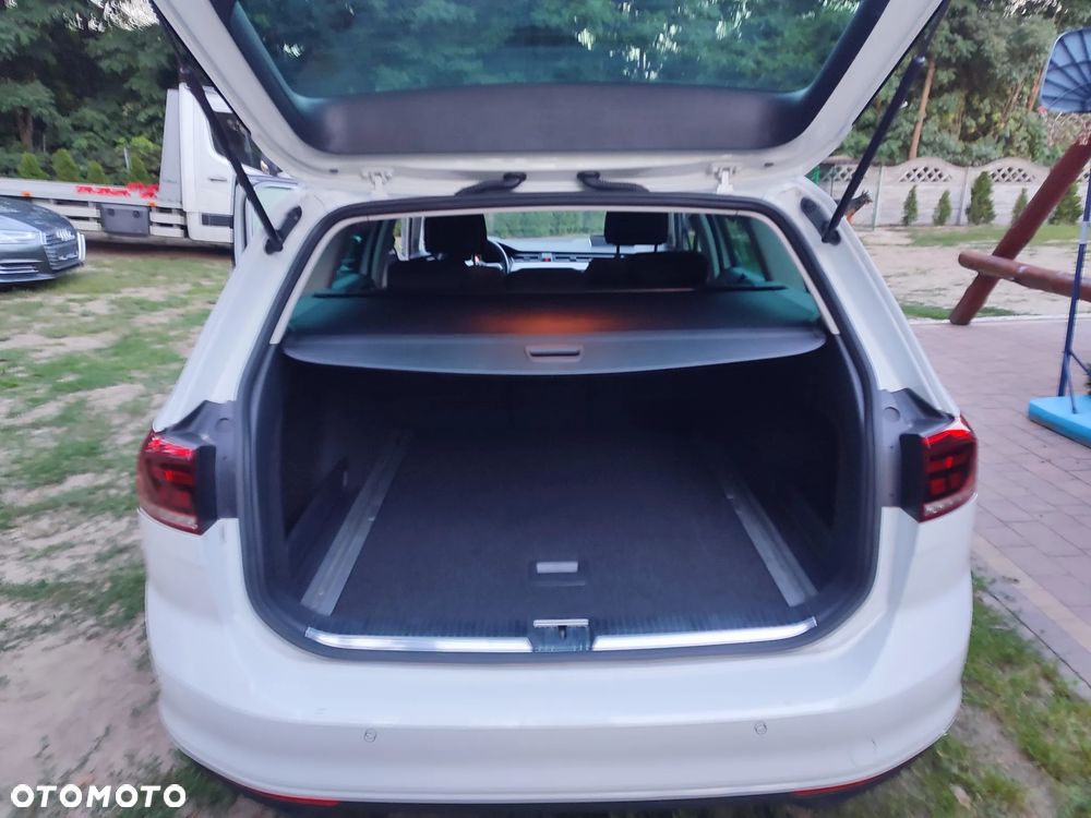 Volkswagen Passat Variant 2.0 TDI SCR DSG Elegance - 17