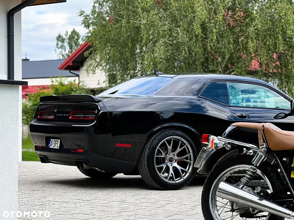 Dodge Challenger - 8