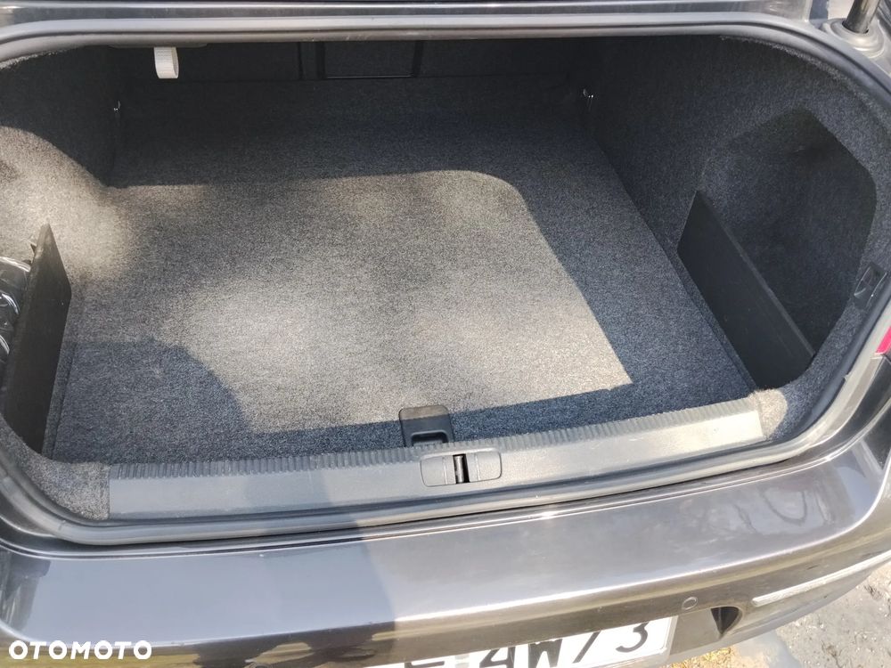 Volkswagen Passat 1.9 TDI Trendline - 10