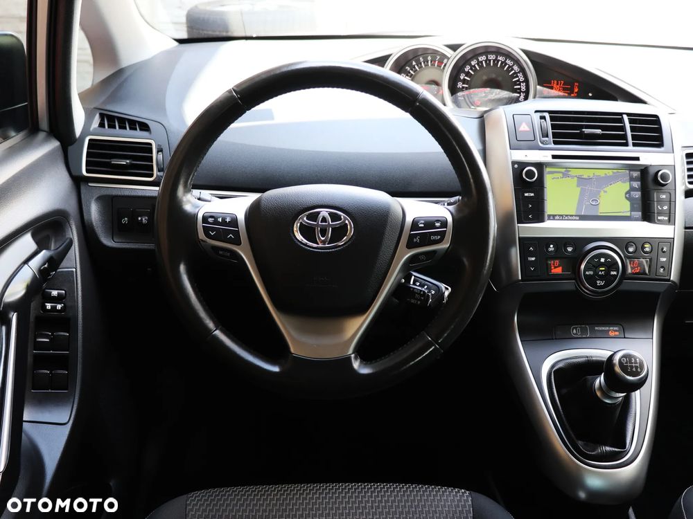 Toyota Verso 1.8 Premium - 27