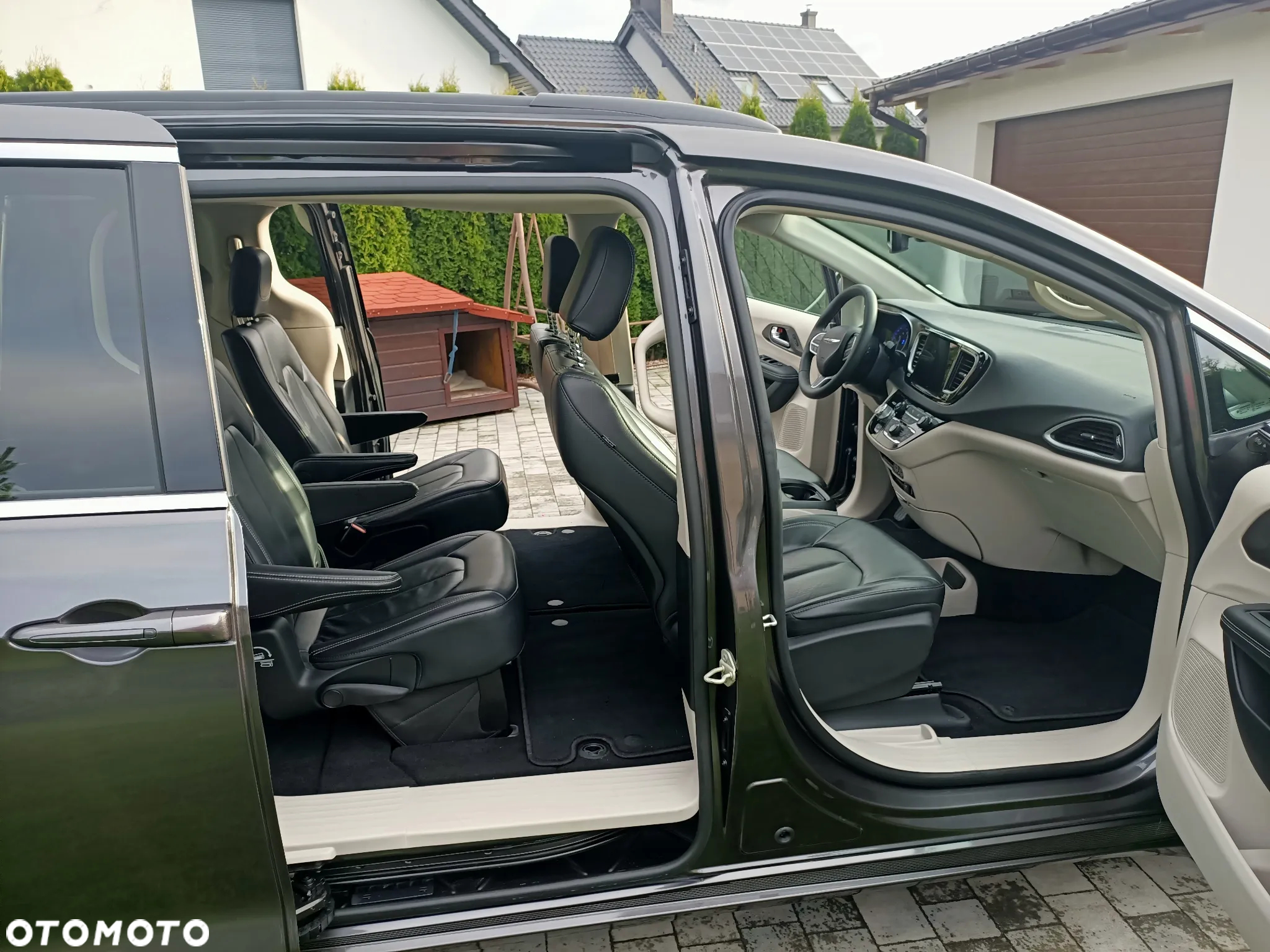 Chrysler Pacifica - 25