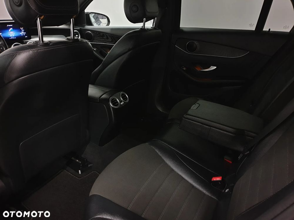 Mercedes-Benz GLC 220 d 4Matic 9G-TRONIC AMG Line Plus - 28