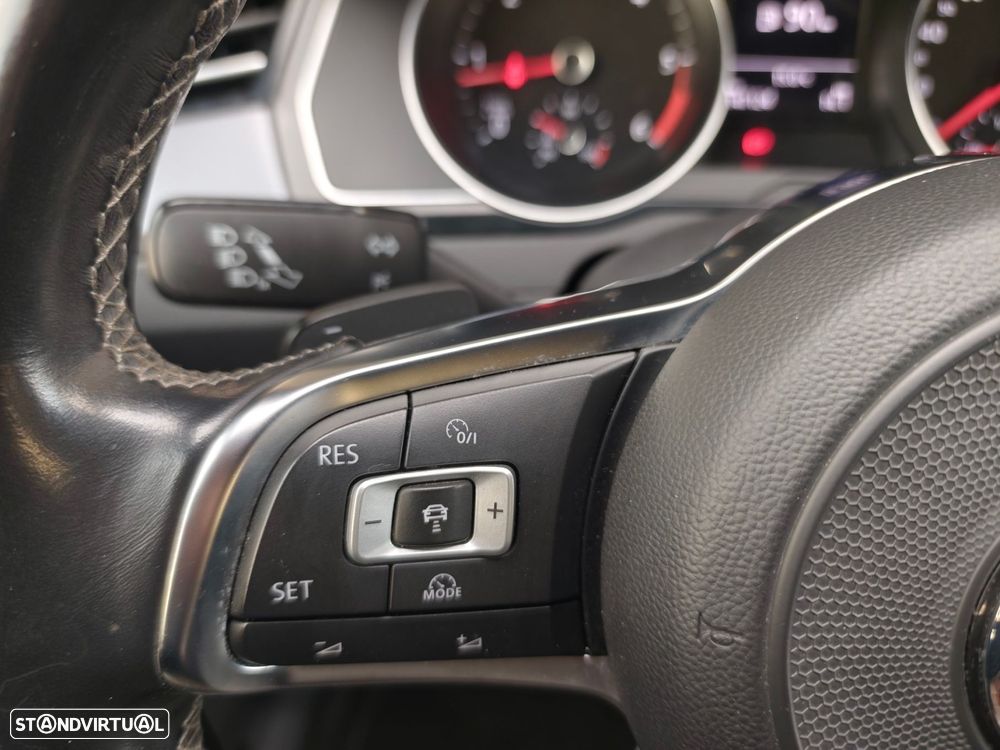 VW Passat Variant 2.0 TDi R-Line DSG - 9