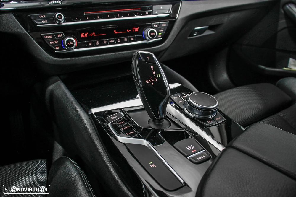 BMW 520 d Touring Aut. Sport Line - 40