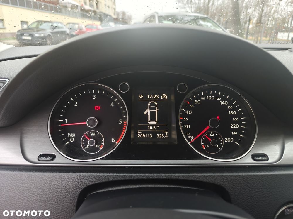 Volkswagen Passat - 11