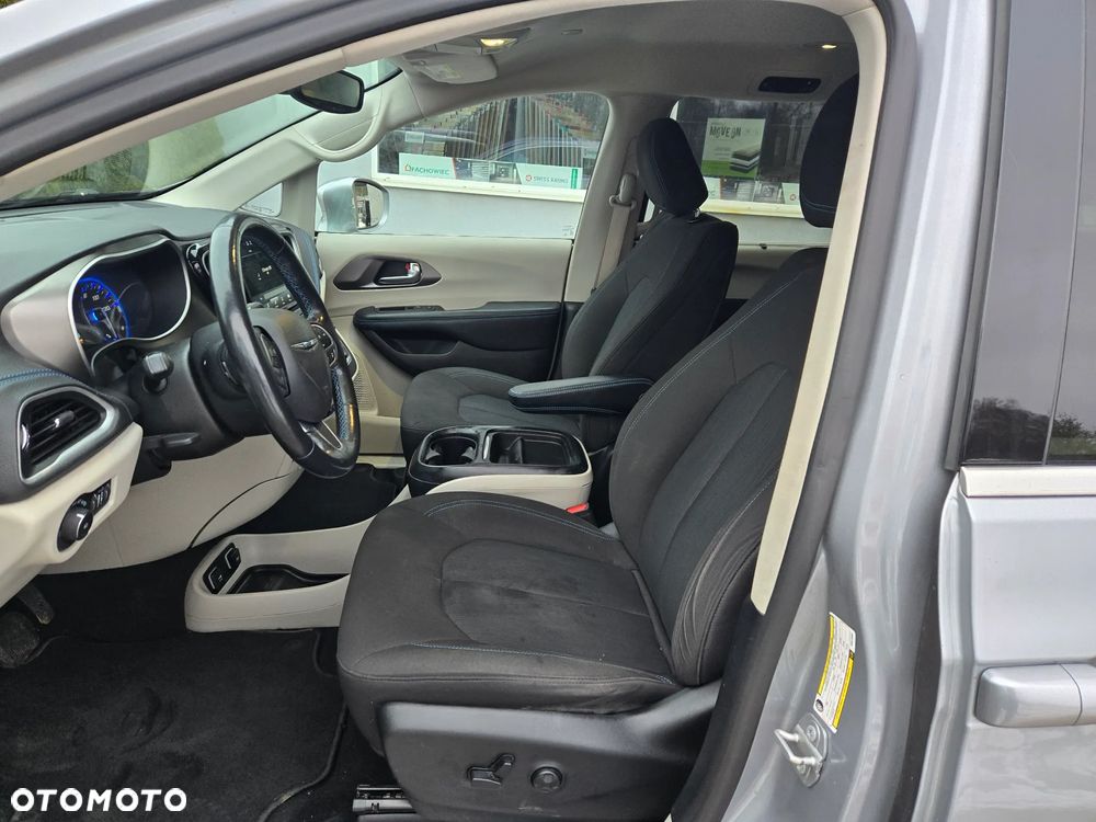 Chrysler Pacifica - 15