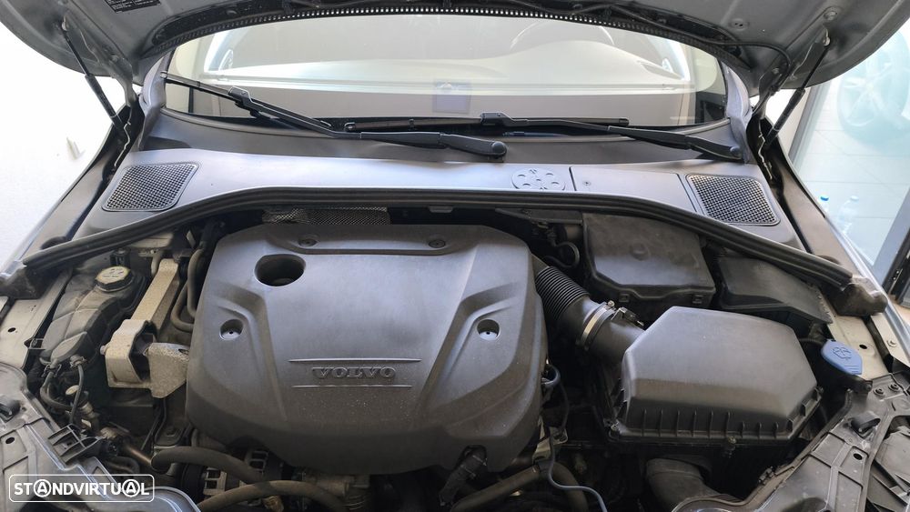 Volvo V60 2.0 D2 Momentum Drive - 10
