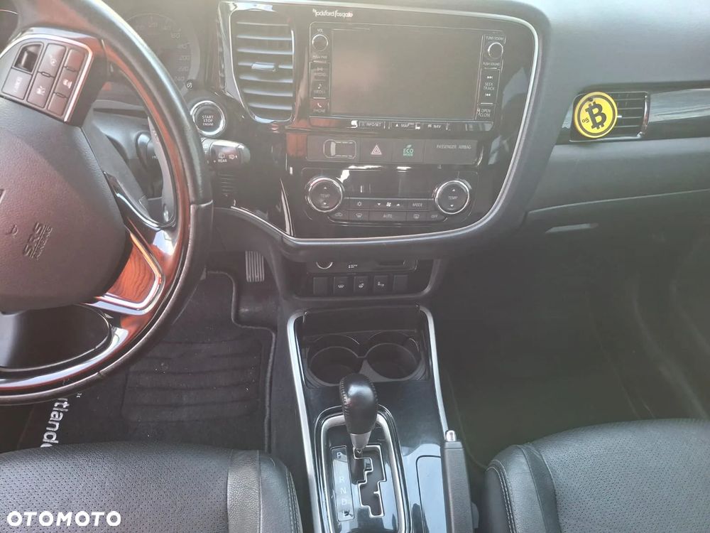 Mitsubishi Outlander 2.0 Instyle Navi 4WD CVT - 14