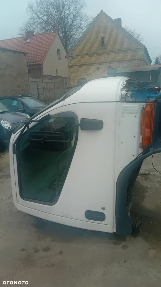 Kabina do Mitsubishi Canter - 2