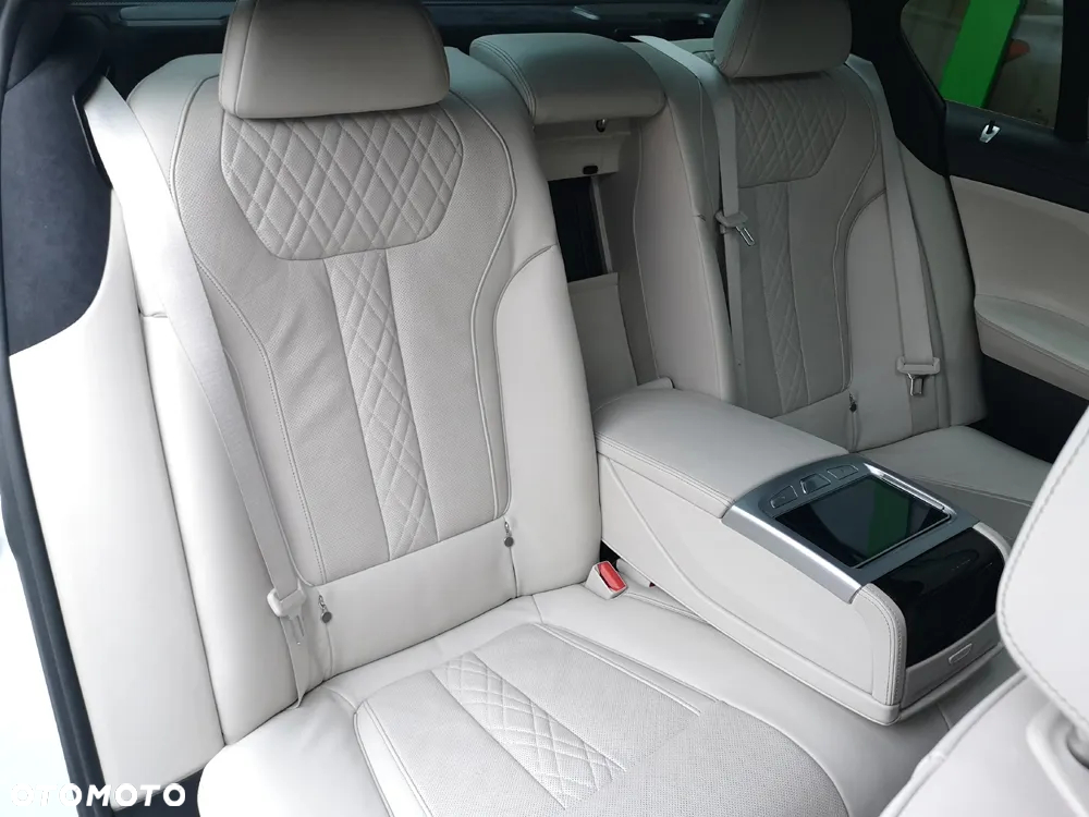 BMW Seria 7 740Ld xDrive - 31