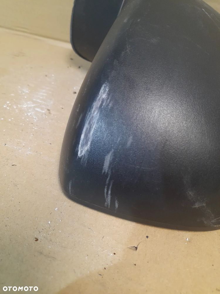 # LUSTERKO LEWE 3 PIN KIA CARENS 3 MAT - 5