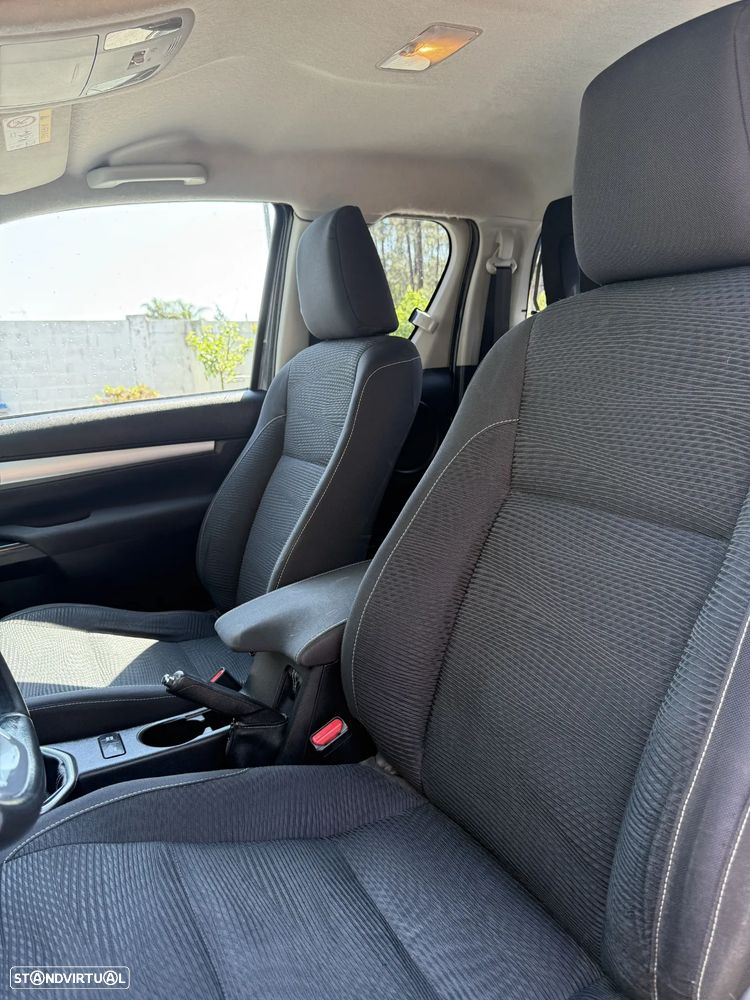 Toyota Hilux 2.4 D-4D 4WD CD Premium Edition - 9