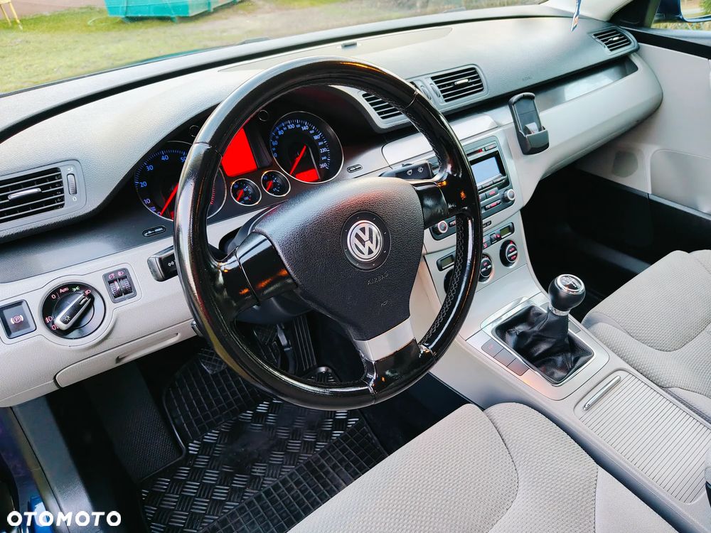 Volkswagen Passat 1.6 Comfortline - 25