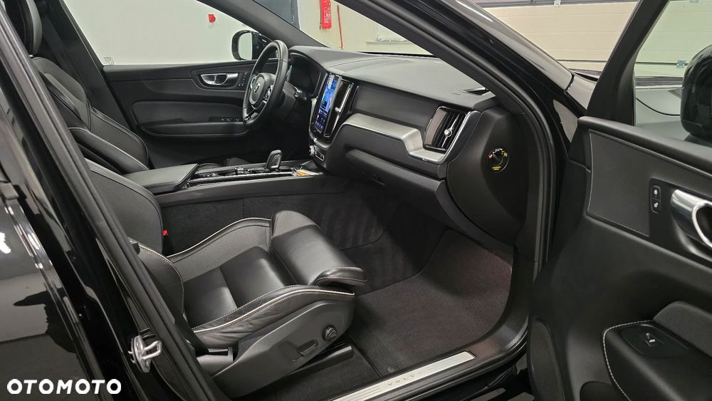 Volvo XC 60 B4 D Plus Dark - 7