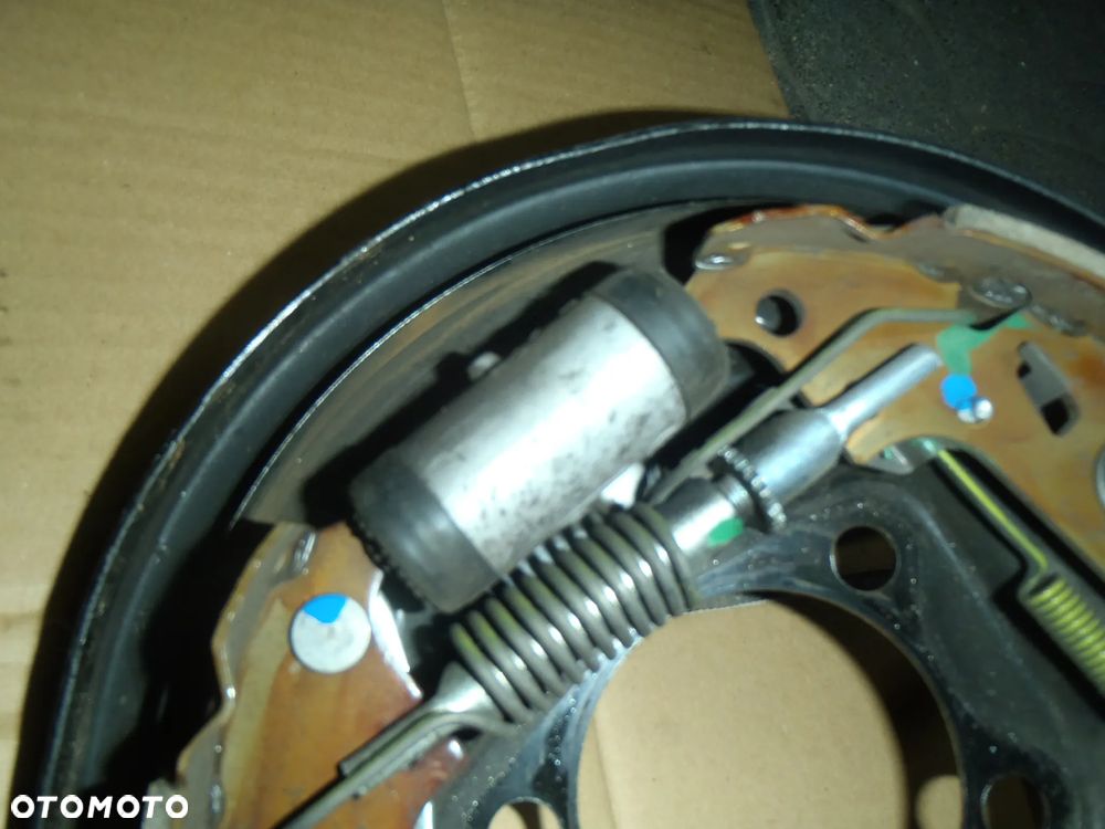 bęben szczęki cylinderek rozpierak hamulec tylny osłona tarcza kotwiczna kostka abs z zawieszenie tył toyota yaris II III 2 3 jak nowe - 17