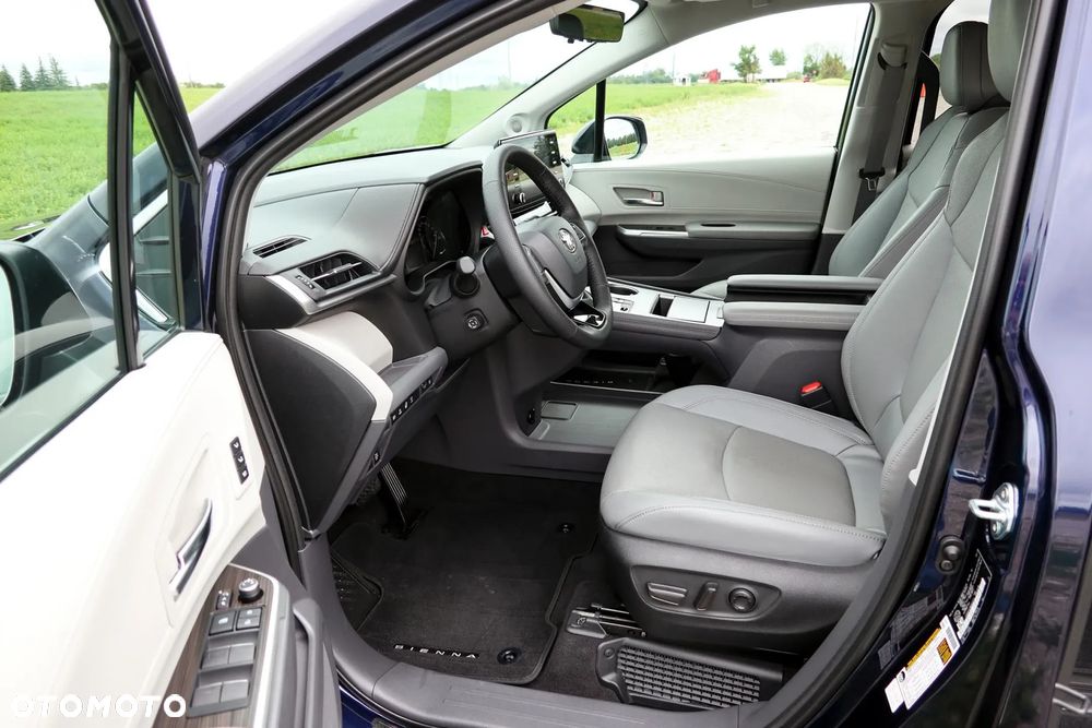 Toyota Sienna - 12