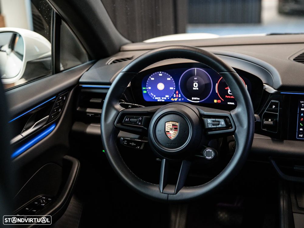 Porsche Macan Electric - 27