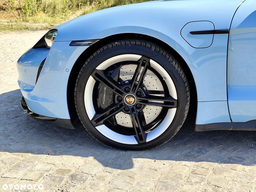 Porsche Taycan Turbo - 15
