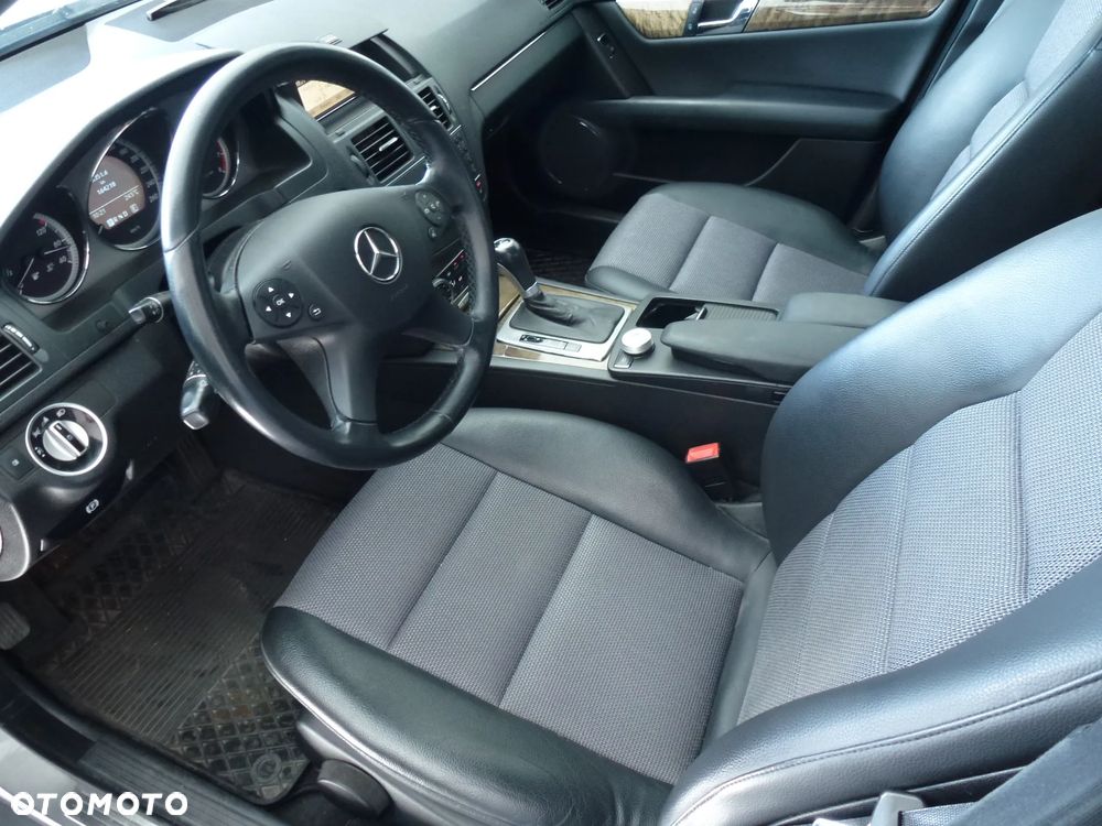 Mercedes-Benz Klasa C 180 CGI Automatik BlueEFFICIENCY Avantgarde - 13