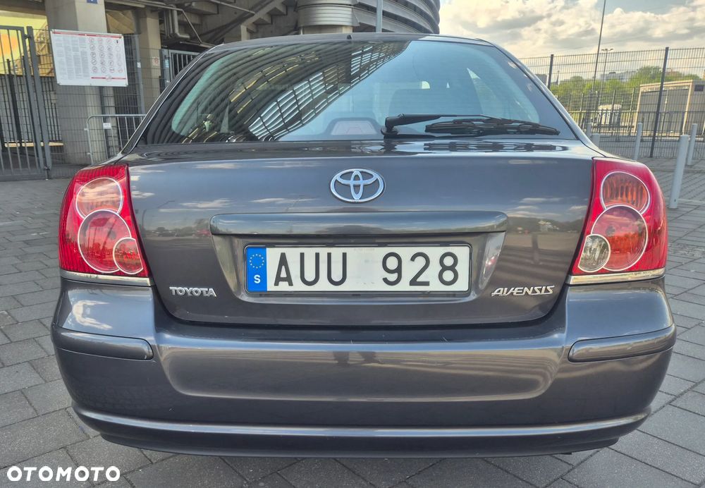 Toyota Avensis 2.0 VVT-i Executive - 4