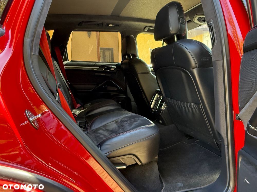 Porsche Cayenne GTS - 34