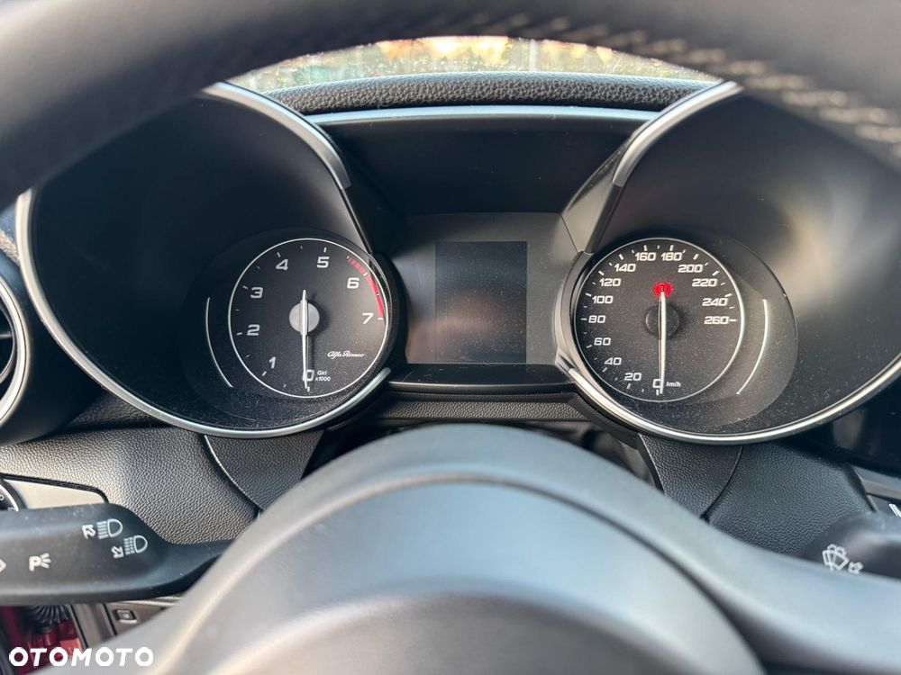 Alfa Romeo Giulia - 16