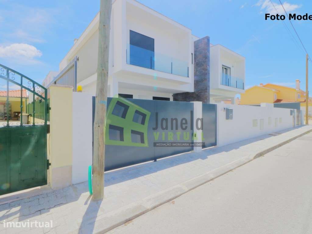 Moradia Geminada T4 com Piscina - Fernão Ferro - Grande imagem: 5/5