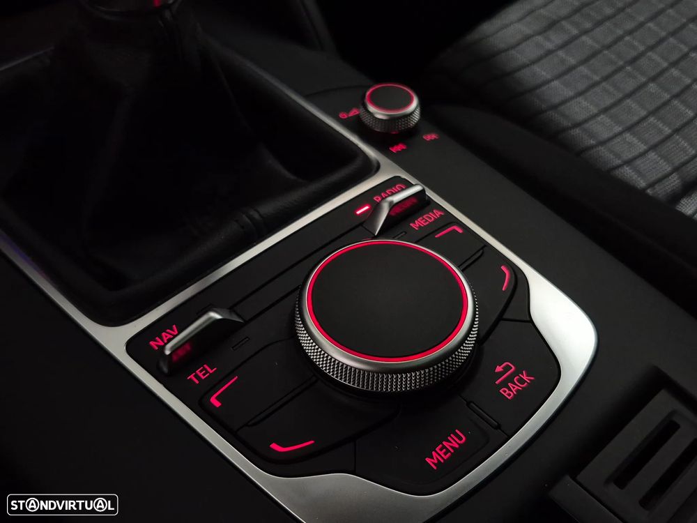 Audi A3 Sportback 1.6 TDI Attraction Special Edition - 22