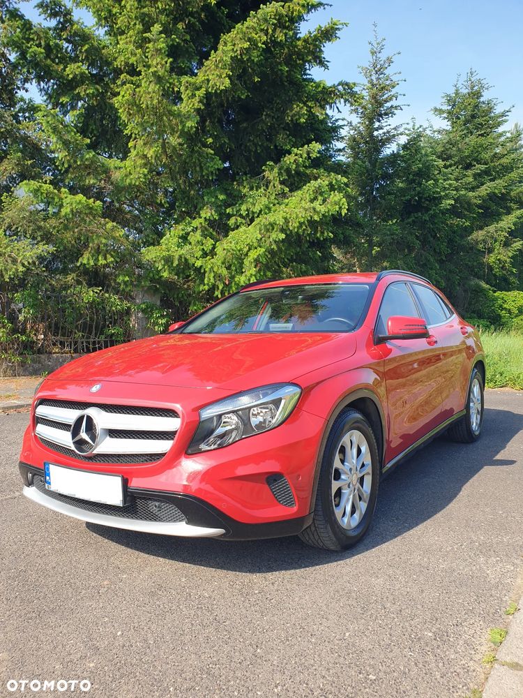 Mercedes-Benz GLA 200 d - 4