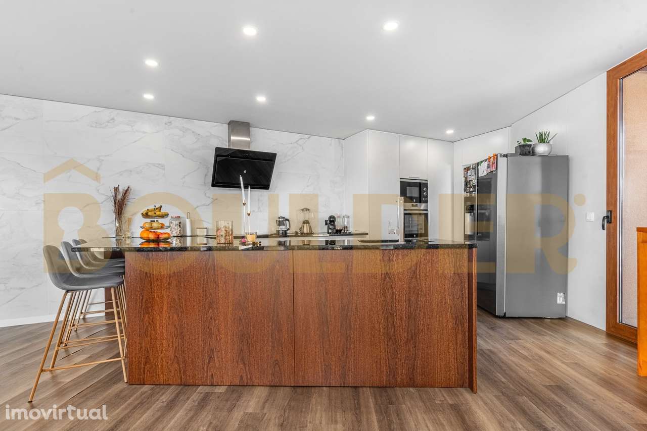 Moradia Térrea T4 de Arquitetura Moderna com Piscina - Grande imagem: 4/19