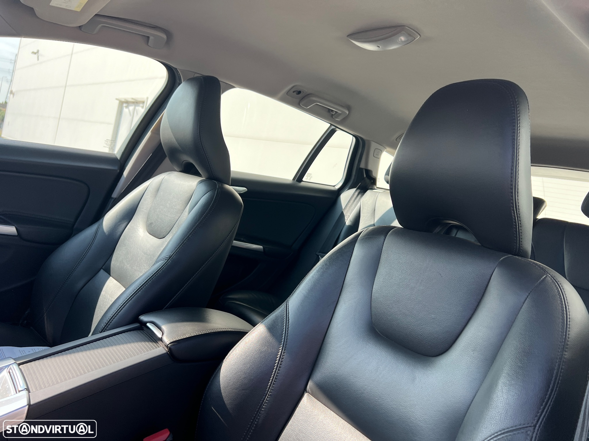 Volvo V60 2.4 D6 R-Design Sum.AWD Phev - 12