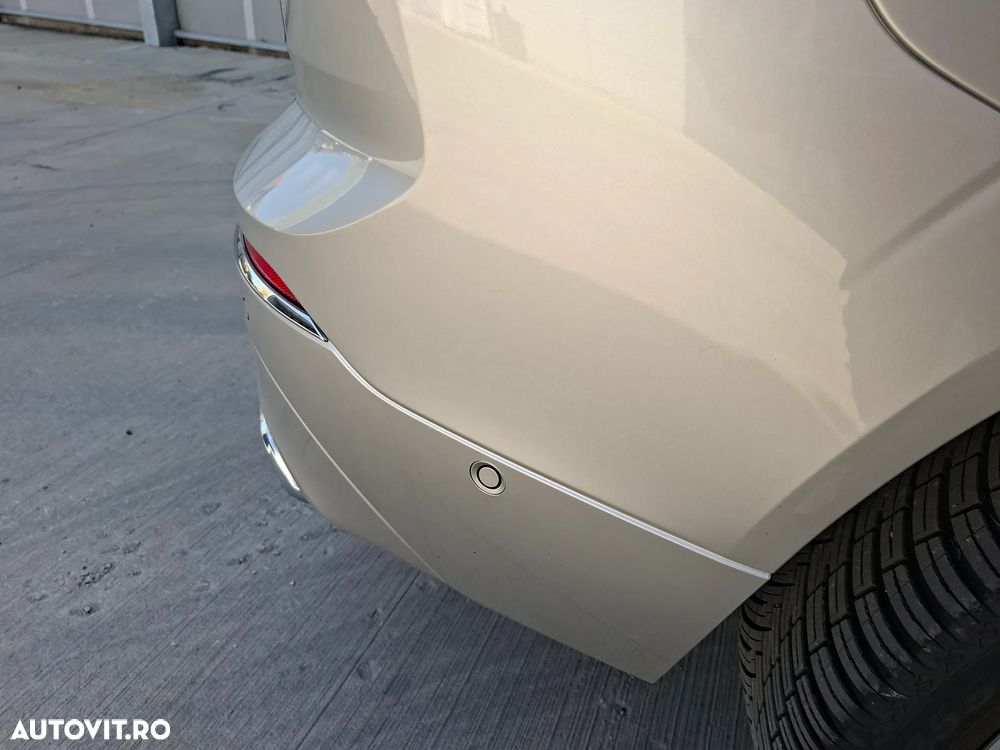 Volvo XC 60 B4 MHEV AT8 FWD Inscription - 28