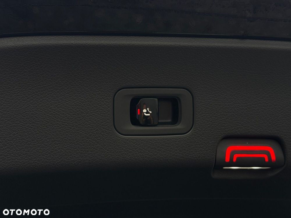 Mercedes-Benz GLC - 30